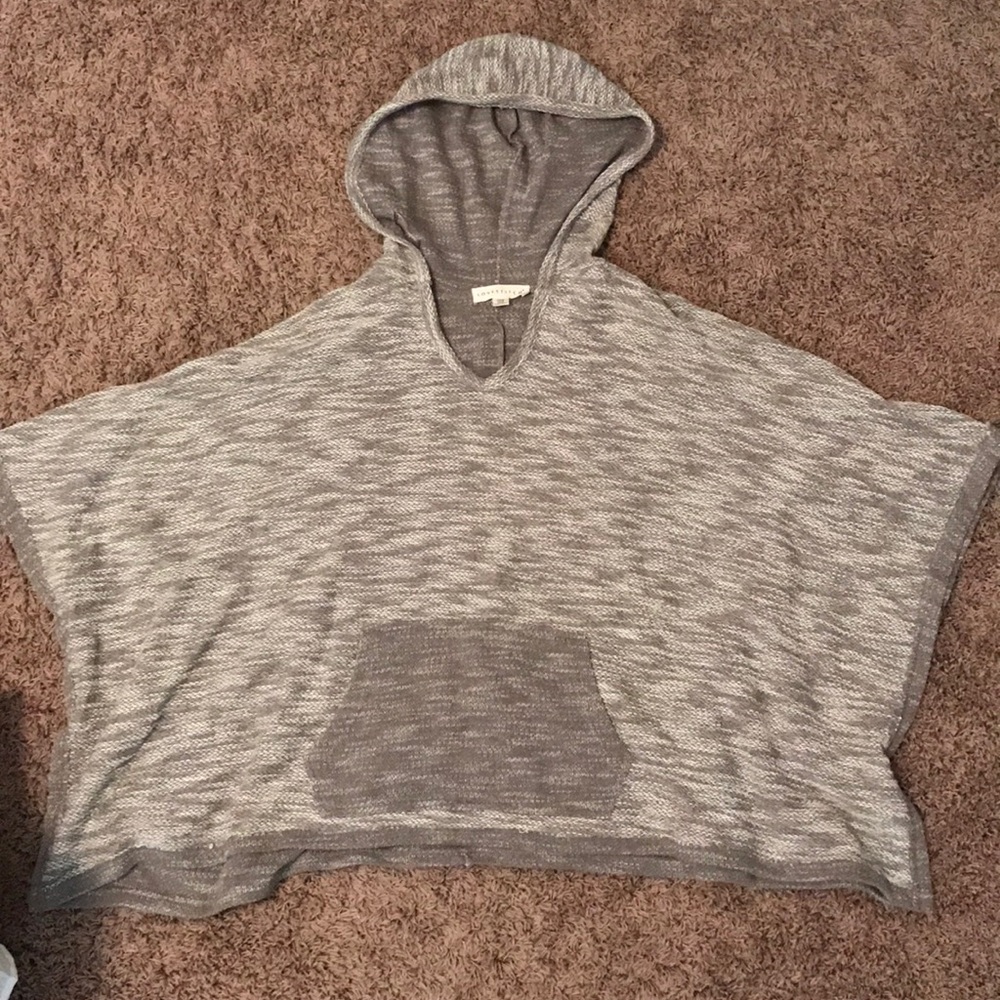 Grey shortsleeve sweater pullover